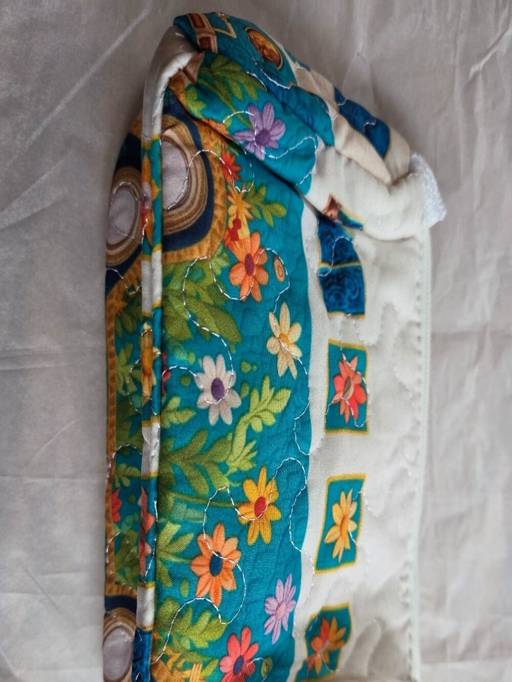 Hippie Flowered Van Bus Quilted Small Purse Zip Close Nylon Lining Cute!! NEW